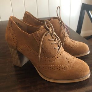 Steve Madden oxford laceup heels